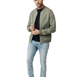 Chaqueta Bomber de Lona de Alta Calidad para Otoño, con Cuello Alto, Logotipo Frontal Personalizado, Cierre Personalizado para Hombre, Venta al Por Mayor - Product Image 3