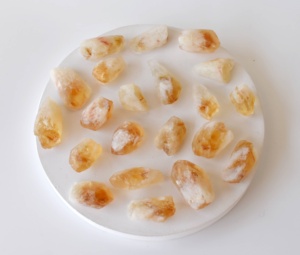 Cristaux de citrine brute naturelle de 1 kg, pierres de qualité supérieure pour la méditation et la décoration, prix de gros. - Product Image 4