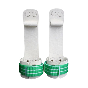 Gimnasia Levantamiento de pesas Pull up 2 agujeros 3 agujeros Empuñaduras de mano Empuñaduras de cuero Palm Guard Servicio OEM Gimnasia Levantamiento de pesas - Product Image 1