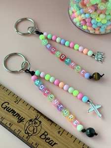 Porte-clés fait main avec perles en bois et anneau en acier inoxydable | Porte-clés coloré en perles de bois et acier inoxydable | VRNQ - Product Image 2