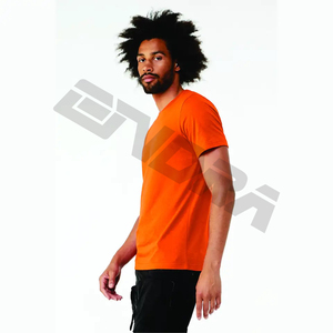 La simplicidad y la elegancia: ¡Eleva tu armario con nuestra atemporal colección de camisetas con cuello redondo! - Product Image 2