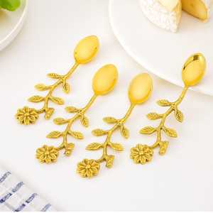 Cuillères en acier inoxydable au design de fleurs d'or | Ensemble de couverts à dessert de luxe pour cadeaux de café à la maison et décoration de table (lot de 4) - Product Image 1