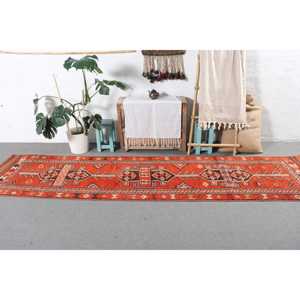 พรมขนสัตว์สีแดงแบบต่อผ้าสไตล์วินเทจจากตุรกี ขนาด 2.8x11.5 ฟุต พร้อมแผ่นรองหลังทำจากยางพาราที่เป็นมิตรกับสิ่งแวดล้อม - Product Image 3