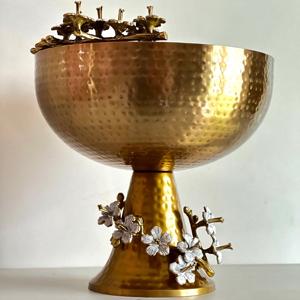 Grand bol en aluminium fini or fabriqué à la main indien avec branche florale utilisé pour le service et l'affichage de la décoration de Table centrale - Product Image 3