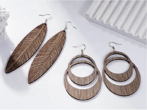 Boucles d'oreilles en bois-Bijoux en bois faits à la main, Boucles d'oreilles pendantes de luxe pour femmes - Product Image 2