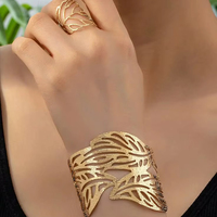 Brazalete de Latón Chapado en Oro de Alta Calidad para Mujer, Diseño de Corazón Tallado, Estilo Moderno con Imitación Antigua, Joyería Hecha a Mano para Regalo
