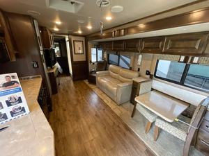 Caravana de Viaje Usada en Excelentes Condiciones, Tiffin Allegro 32SA 2018, Directo de Fábrica - Product Image 2