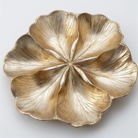 Servidor de fruta seca de lujo de vidrio de aluminio hecho a mano con tres compartimentos acabado dorado brillante diseñado para una cena elegante