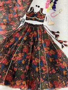 Último diseñador Organza Seda Floral Impreso Trabajo Lehenga Choli Por FabZone - Product Image 5