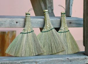 Escoba ecológica de cerdas de hierba para limpieza del hogar, decoración hecha a mano de primera calidad, escoba de hierba de tigre para diseño de interiores - Product Image 6