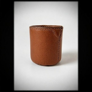 Mini maceta de cuero delicada que ofrece un estilo natural elevado con detalles hechos a mano para momentos de vegetación interior reflexivos - Product Image 4