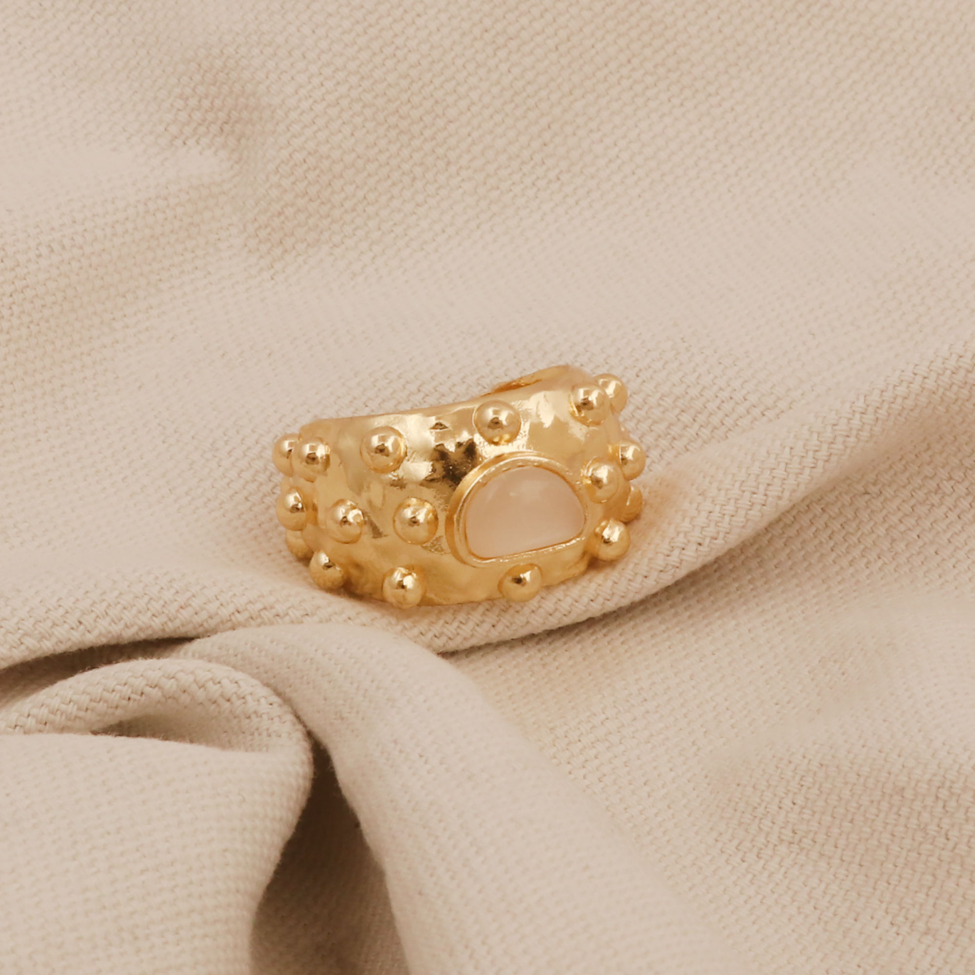 มูนสโตนสีขาว