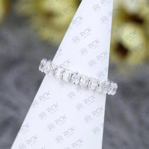 Anillo de moissanita de eternidad de corte ovalado TCW 6,00 para mujer, banda de regalo de aniversario y cumpleaños para expresar amor - Product Image 4
