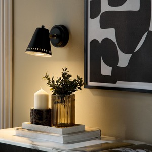 Applique murale de haute qualité en métal doré au design élégant créant une lueur luxueuse pour les intérieurs modernes et classiques - Product Image 6