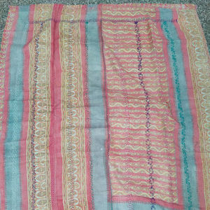 100% algodón Reversible hecho a mano Kantha cosido a mano sostenible Kantha tradicional Vintage hecho a mano Boho Chic Kantha - Product Image 1
