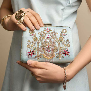 Bolso de Mujer Personalizable en Color y Tamaño, de Alta Calidad, Nuevo Diseño de Moda, Bordado, con Cuentas, Perlas, Pedrería y Cierre Magnético - Product Image 6