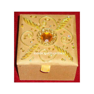 Cajas de Joyería Cuadradas Hermosas con Bordado Zari Hecho a Mano de Diseño Más Reciente para Regalos Empresariales y Reventa, el Mejor Producto - Product Image 1