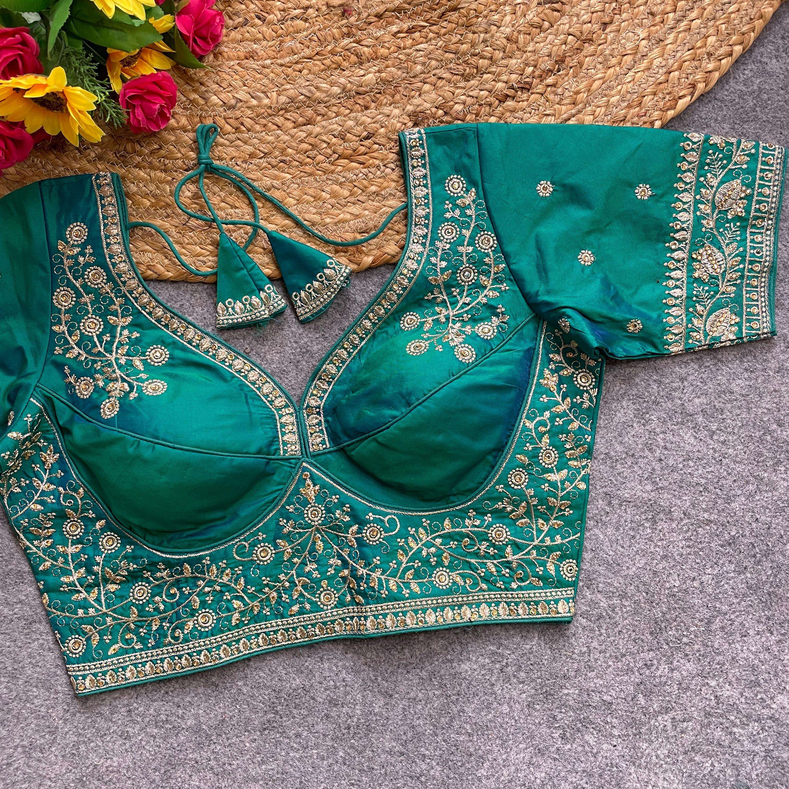 มีสีเขียวขุ่น