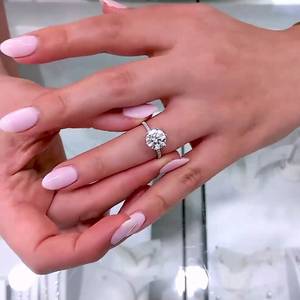 Bague solitaire en or blanc certifiée Round Lab avec accents de diamants 1,50 carats certifiés IGI - Product Image 6