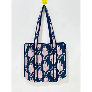 Sac fourre-tout imprimé floral taille moyenne jaune pour fleurs, avec poignée d'épaule, fermeture éclair, en textile, idéal pour le voyage, avec surpiqûres apparentes - Product Image 3