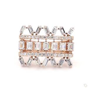 Bague élégante en or et diamants pour femme, design moderne et brillant, bijoux fins, cadeau de mariage ou de fiançailles, design classique - Product Image 2