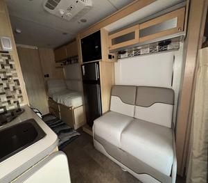 Winnebago F-u-s-e 23A usado del 2017, listo para vender - Product Image 1