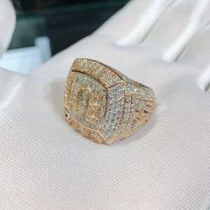 Anillo de lujo con diamante moissanita VVS de forma cuadrada, plata de ley 925, para uso diario, unisex. - Product Image 6
