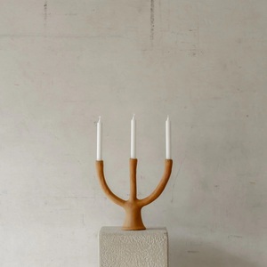 Bougeoir en bois à trois piliers fait à la main de l'exportateur indien pour les mariages fêtes de noël décor de table d'hôtel à domicile tarif de gros - Product Image 2