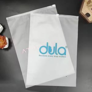 Bolsas con cremallera de embalaje de plástico biodegradable esmerilado personalizado, a prueba de polvo al por mayor bolsa con cremallera esmerilada personalizado para embalaje de tela - Product Image 2
