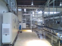 Ligne de production de machines de remplissage et de scellage de boissons gazeuses à haute vitesse pour l'emballage et le traitement des usines de boissons