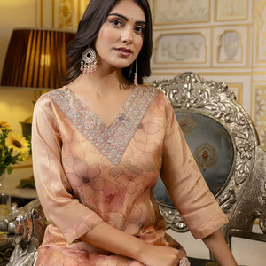 ชุดคุर्ตาผ้าไหมผสมปักลายสำหรับผู้หญิง - Product Image 1