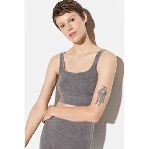 Sujetador deportivo antracita de canalé fino sin relleno con tirantes gruesos - Product Image 1