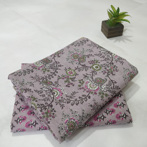 Conjunto de traje de color brillante tradicional de invierno y verano para mujer - Product Image 1