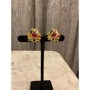 Boucles d'oreilles tendance vintage pour femme, motif fleur de lotus Navratna, serties de pierres naturelles, en or rose, style clou, pendantes ou créoles, bijoux hindous - Product Image 1