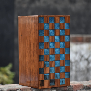 Urne funéraire en résine époxy et bois de rose avec bloc carré souvenir d'urne funéraire artisanale pour animaux de compagnie et humains - Product Image 2