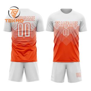 Uniforme de football d'équipe personnalisable 100% polyester couleur noire avec logo OEM Service Football Sport conçu au Pakistan - Product Image 1