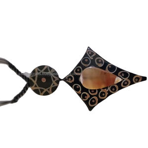 Cadre photo vintage en résine ange fait main, bijou élégant avec pendentif unique pour hommes et femmes, en provenance d'Inde, à vendre - Product Image 1