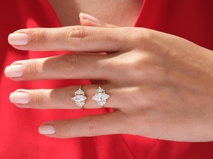 Anillo de compromiso de moissanita Marquesa de 1,50 CT con piedras laterales, anillo de racimo de marquesa, joyería de moissanita de diamante facetado - Product Image 3