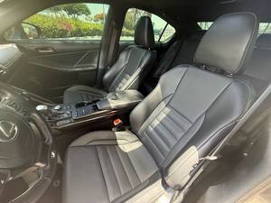 รถเล็กซัส IS300 F Sport Luxury Sedan ปี 2024 เกียร์อัตโนมัติ พวงมาลัยซ้าย สีเทา มือสอง |   พร้อมส่งออก - Product Image 3