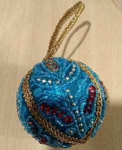 ของตกแต่งคริสต์มาสสไตล์โมเดิร์นคุณภาพสูง สีน้ำเงิน น้ำตาล เงิน ขนาด 4 นิ้ว ขายส่งราคาถูก อุปกรณ์เทศกาลวันหยุด แจงตี้ - Product Image 4