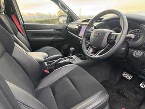 TOYOTA HILUX GR 2 SPORT 2025 RHD PICKUP USADO DE PRIMERA MANO - Product Image 2