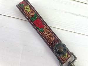 Porte-clés en cuir repoussé à la main floral fait à la main avec motifs Country wild west et accents aztèques porte-clés en cuir personnalisé lanière - Product Image 3