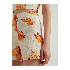 Shorts de Mujer con Estampado de Flores Amarillas - Product Image 5