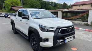 Hilux Sedán 2022 4x4, Asientos de Cuero, Tracción en las Cuatro Ruedas, Control de Crucero Adaptativo, Transmisión Automática, Cámara Trasera de 360°, 5 Plazas, LED, 4.5L, Panorámica - Product Image 4