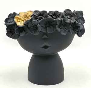 Maceta con Forma de Cabeza de Diosa con Corona Floral |   Maceta con Figura Femenina |   Jarrón de Flores de Resina con Detalles en Negro y Dorado - Product Image 4