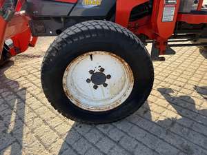 Tractor Compacto KIOTI CK25 de 25 HP, Diésel, 4x4, Hidrostático, con Cargador Frontal de Orugas, Bomba y Rodamientos - Product Image 3