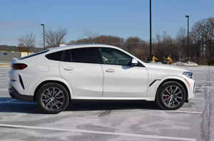 Occasion 2024 BMW X6 xDrive40i Turbo 6 cylindres AWD M Sport avec packs Premium, conduite à gauche, sièges en cuir, caméra de recul, xénon - Product Image 5