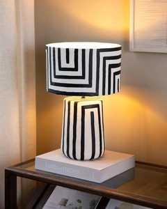 Lampe de bureau artisanale en os incrusté, design Art Déco haut de gamme, pour hôtels et resorts, utilisation en chambre à coucher, achat direct d'usine, prix de gros - Product Image 3