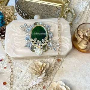 El bolso de mano de resina elegante más vendido para eventos nocturnos disponible a precio mayorista del proveedor indio - Product Image 3