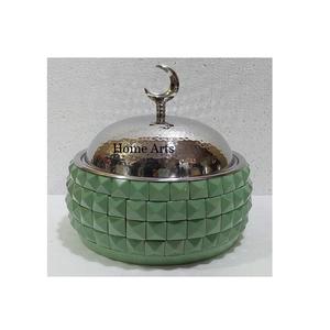 Olla para servir de madera de diseño antiguo en buffet de comida de color verde con cazuela de tapa martillada de acero inoxidable - Product Image 1